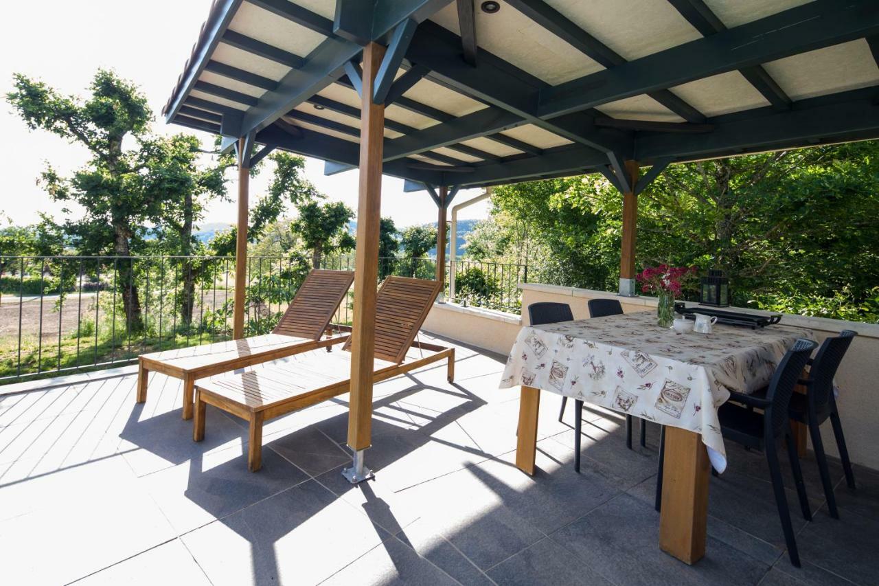 Appartamento Domaine L'Ancien Vignoble Saint-Julien-de-Lampon Esterno foto